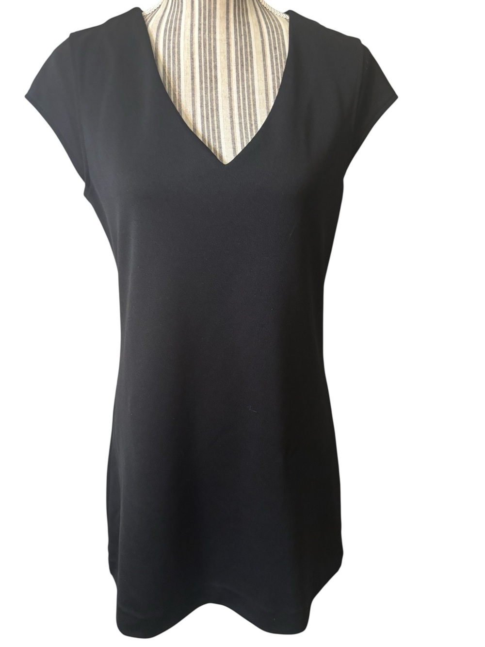 Leith Dress Small Black V-Neck Cap Sleeve Shift Mini Minimalist Classic Stretch